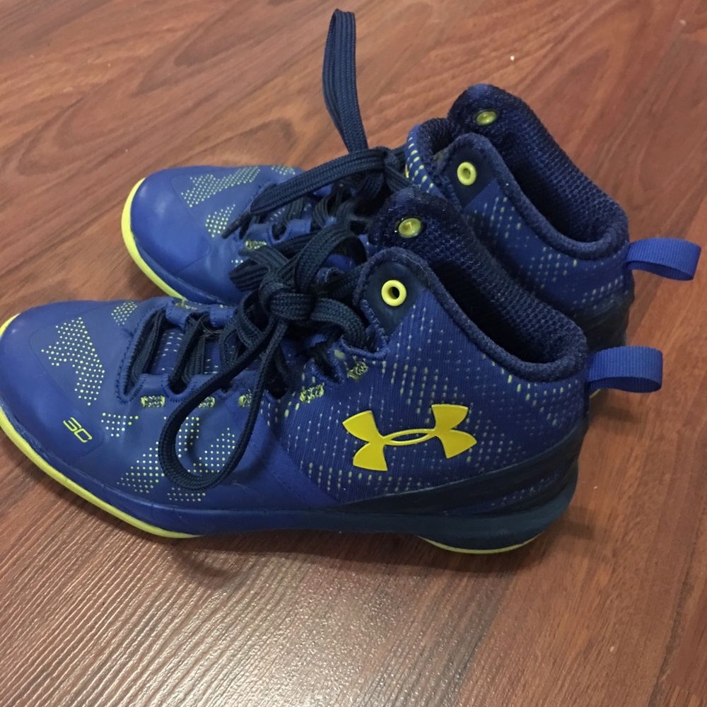 Youth size 1 Under Armour Steph Curry shoes